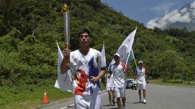 楊俊瀚領軍　世大運聖火抵太魯閣峽谷
