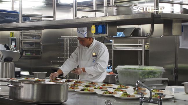 直擊郵輪幕後　一天可吃掉21噸食物