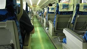 台鐵,火車,對號座,讓座,讓位, 圖／攝影者Chi-Hung Lin, Flickr CCLicense
https://flic.kr/p/oAYUza