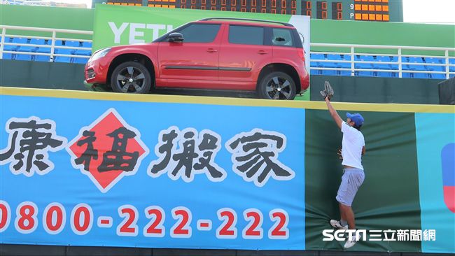 陳俊秀打擊練習　炸裂球場汽車玻璃