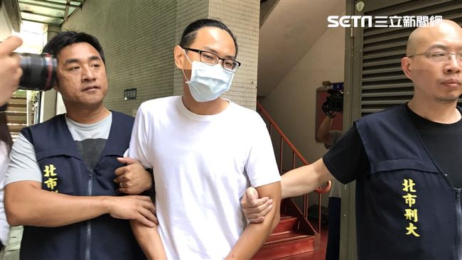 尋找改裝靈感　古董機車師傅種大麻