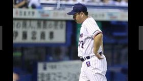 ▲養樂多連敗狀態，監督真中滿滿臉愁容。（圖／截自日本媒體）