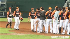 統一獅隊客場贏球。（圖／記者王怡翔攝）