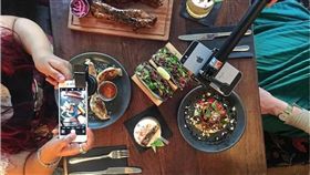 拍照,社群媒體,攝影包,Dirty Bones,廣告,倫敦　圖／翻攝自trendhunter