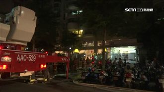 廚房半夜起火　屋主聞煙味驚醒逃生
