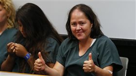 冷血婦人殺人後還比讚（圖／美聯社／達志影像）