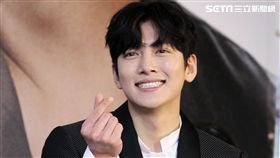 韓星池昌旭在當兵前來台與媒體分享心情，並和粉絲近距離接觸。（記者邱榮吉/攝影）