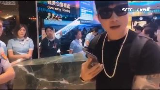 罵人醜？陸網紅直播被拒怒轟台服務員