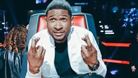 美國R&B天王亞瑟小子
https://www.facebook.com/pg/usher/photos/?ref=page_internal