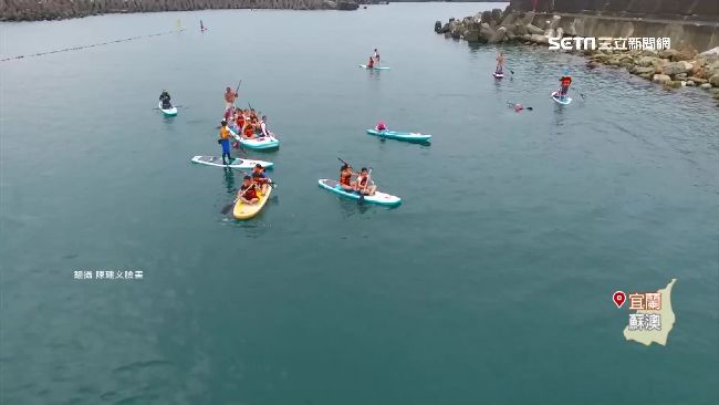 夏日新玩法！水上「立槳衝浪」夯