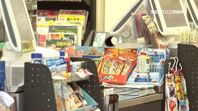 客人拿提款卡狂插ibon　笑翻店員