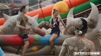 四百萬遊客互潑泥巴　保寧泥漿節超狂