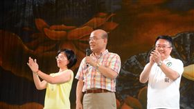 前行政院長蘇貞昌（中）22日對有民進黨籍新北市議員拱前行政院長游錫(方方土)再戰新北市一事說，民進黨明年要拿下新北不簡單，應徵召台南市長賴清德；如果賴清德不選，也應給年輕人機會。（立法委員蘇巧慧辦公室提供）中央社記者王承中傳真　106年7月22日
