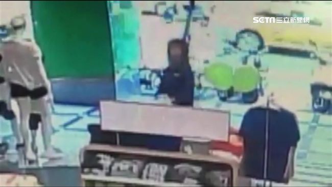「一次就是十幾件」　婦人偷衣上癮！