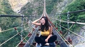 網美闖入雙龍瀑布水源吊橋拍照／Instagram