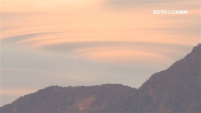 外星人來了？花蓮山區驚見「飛碟雲」