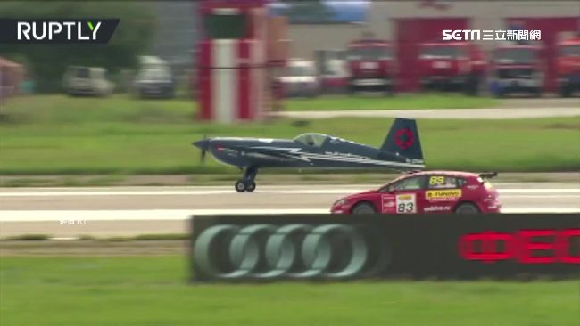 最狂異種決鬥！俄航空展賽車對尬戰機