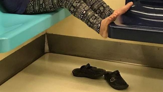 陸遊客搭高鐵光腳鑽縫　名嘴火大開嗆