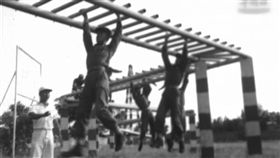 超懷舊! 45年前成功嶺大頭兵影片曝光
國軍,國防部,軍聞社,成功嶺,軍事,大專兵,突擊訓,訓練,懷舊,報告班長,預官,大頭兵