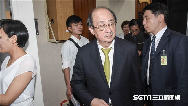 批郝明義　柯建銘：沒資格愛發號施令