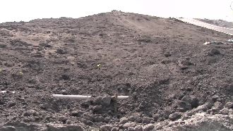 水泥廠堆煤灰　下雨變泥流淹隔壁工廠