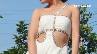 糗！訂製禮服開錯洞「露腰變露肋骨」