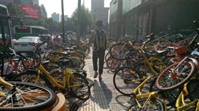 共享單車,大陸,地鐵站,腳踏車,共享經濟 圖／翻攝自華商報