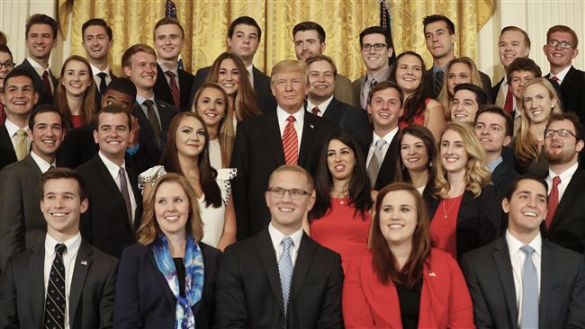 不耐記者追問　川普回嗆「惦惦！」