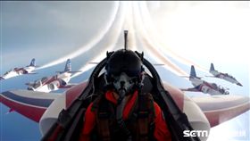 雷虎特技小組　編隊鑽升　空軍提供