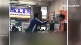 保留手機拒付訂金 她暴走高音飆店員