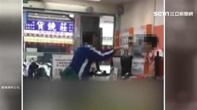 女沒錢飆高音逼賣手機　店員超淡定