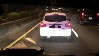 又見擋救護車　駕駛廣播閃燈毫無反應