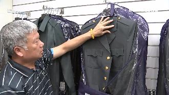 大鵬覺得帥　國軍外套改艾森豪夾克