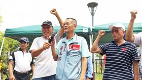 退伍軍人國防部前抗議權益受損台灣退伍軍人權益保障協會成員25日在國防部前抗議（圖／中央社）