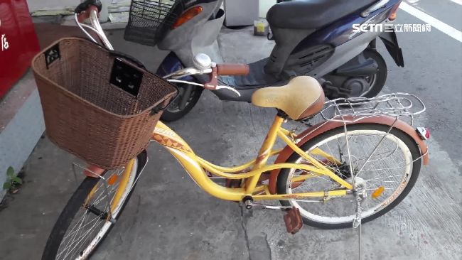 單車被偷警載婦尋　半路見賊欣喜尖叫