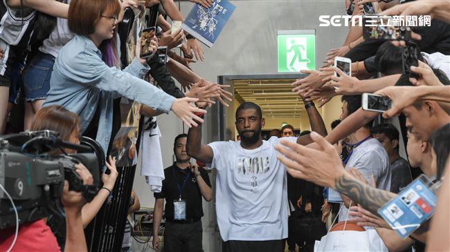 ESPN記者爆料　詹姆斯想扁厄文