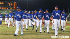 富邦悍將終止桃園11連敗。（圖／記者陳怡汝攝影）