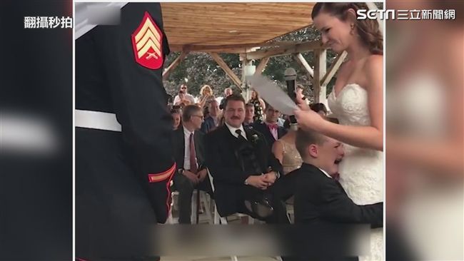 繼母最美結婚誓詞　4歲男童擁抱大哭