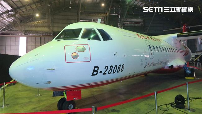 遠航新機亮相　明年引進A320客機