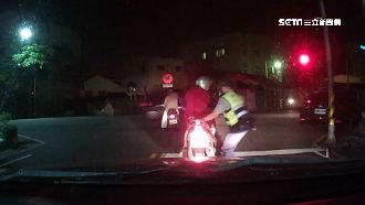 毒蟲催油門跑　所長跳上機車擒抱逮人