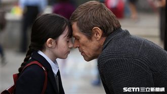 歐蜜瑞佩斯一人分飾七角　血戰新政府