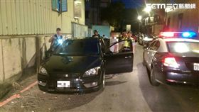 警方發現留男車輛可疑要求盤查。（圖／翻攝畫面）