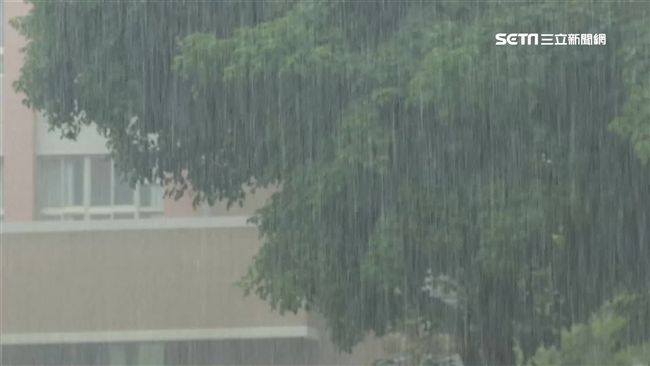 警戒颱風強降雨 　高雄山區撤百人