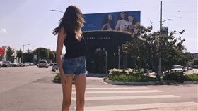 16:9
胸部以下就是腿！超模15歲女兒　一雙美腿超不科學
凱亞葛柏 Kaia Gerber
圖／翻攝自Kaia Gerber IG
https://www.instagram.com/p/BUzTLeahXIF/?taken-by=kaiagerber