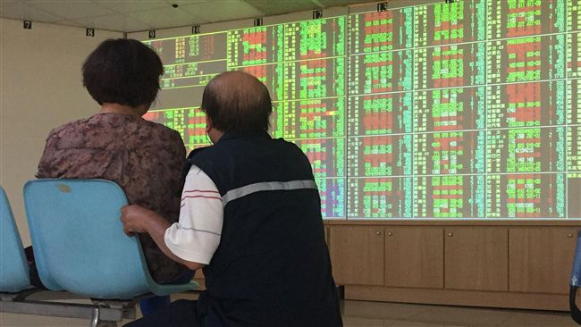 台股開盤跌26點　成交金額11億元