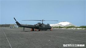 UH-1H平安降落臺南七股停車場相片　航特部提供