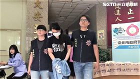 周嫌以二手車買賣公司為據點，販售安非他命牟取暴利，女友林采緹也協助開毒趴攬客，素有毒趴界蛇姬之稱號，警方循線逮獲周嫌等13人，並起獲改造手槍3把等證物（楊忠翰攝）