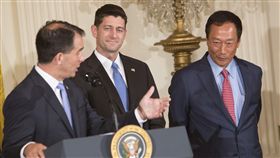 威斯康辛州州長斯科特·沃克（Scott Walker）、美國總統、川普、郭台銘、郭董、鴻海在美國設廠／（圖／美聯社／達志影像）