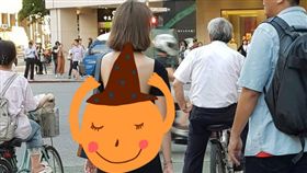 辣妹裸背+細丁踩街　網友「想幫她抹萬金油」(圖/翻攝自爆廢公社)