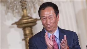 威斯康辛州州長斯科特·沃克（Scott Walker）、美國總統、川普、郭台銘、郭董、鴻海在美國設廠／（圖／美聯社／達志影像）